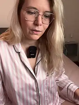 EmyLana online show from 02-03-26, 06:22