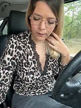 EmyLana online show from 04-22-26, 06:49