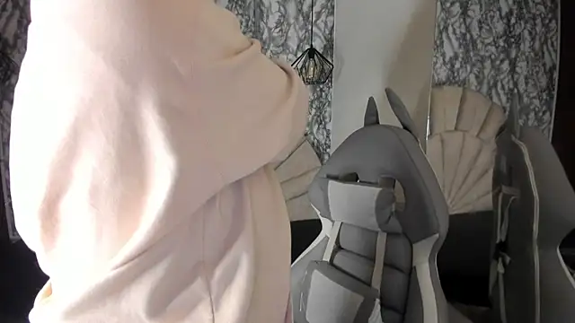 larissa01  online show from 03-17-25, 11:00