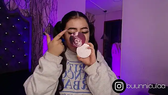 larissa01  online show from 09-19-25, 04:47