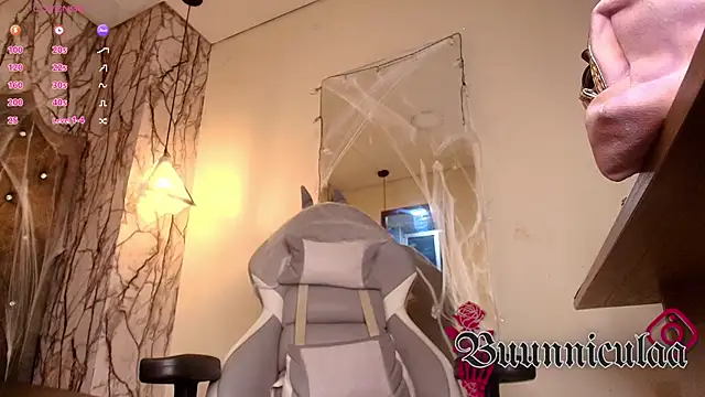 larissa01  online show from 10-25-25, 03:14