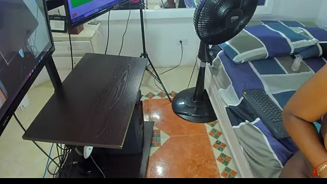 Evelonga 707 online show from 01-11-25, 07:05