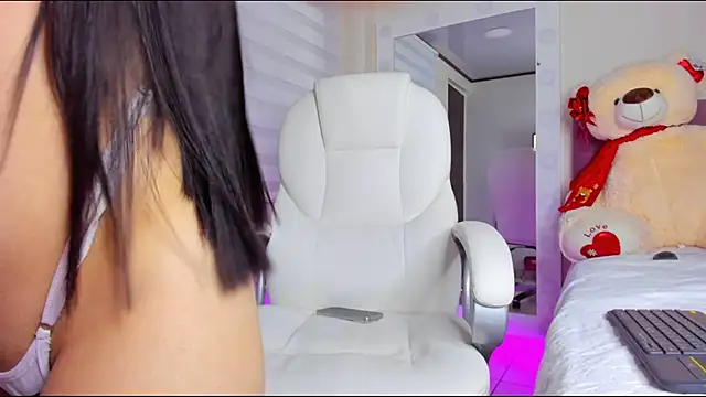 Snapshot of isaa_19 chatting on 02-06-25, 10:26 isaa 19 online show from 02-06-25, 10:26