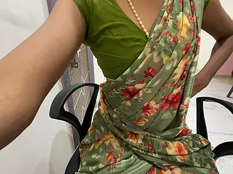 Snapshot of Honeyberose chatting on 01-10-25, 11:22 Honeyberose online show from 01-10-25, 11:22