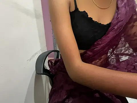 Snapshot of Honeyberose chatting on 01-11-25, 10:51 Honeyberose online show from 01-11-25, 10:51