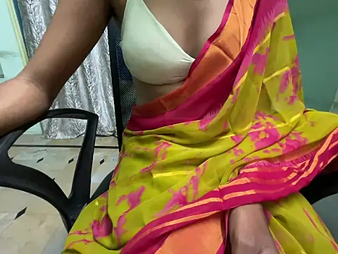 Snapshot of Honeyberose chatting on 01-12-25, 06:49 Honeyberose online show from 01-12-25, 06:49