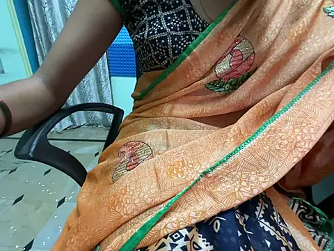 Snapshot of Honeyberose chatting on 01-24-25, 10:11 Honeyberose online show from 01-24-25, 10:11