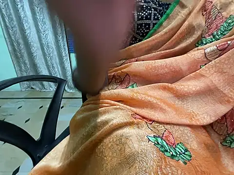 Snapshot of Honeyberose chatting on 02-10-25, 05:58 Honeyberose online show from 02-10-25, 05:58