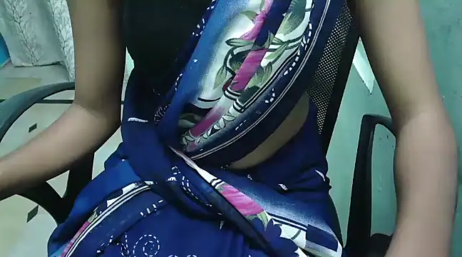 Snapshot of Honeyberose chatting on 03-22-25, 07:20 Honeyberose online show from 03-22-25, 07:20