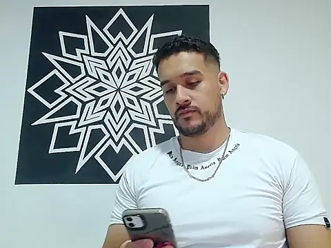 Snapshot of _CHRIS-DENNIS_ chatting on 04-10-26, 01:44 CHRIS-DENNIS online show from 04-10-26, 01:44