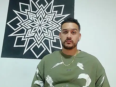 Snapshot of _CHRIS-DENNIS_ chatting on 04-11-26, 02:49 CHRIS-DENNIS online show from 04-11-26, 02:49