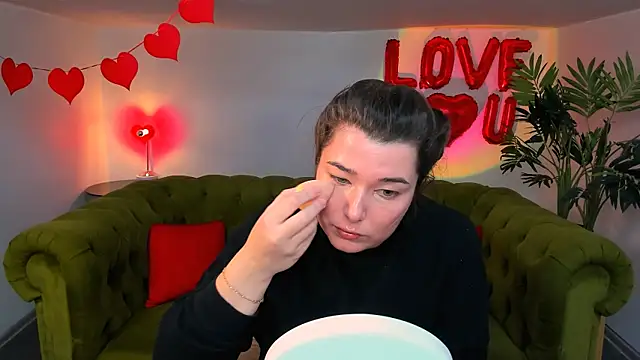 Snapshot of _Sun_Shy_ chatting on 02-14-25, 09:13  Sun Shy  online show from 02-14-25, 09:13