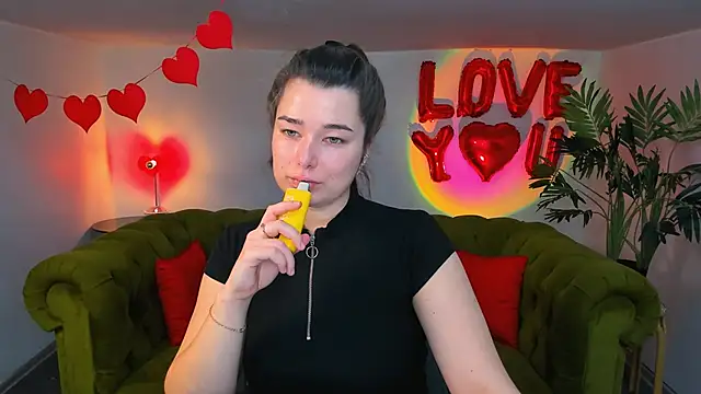Snapshot of _Sun_Shy_ chatting on 02-27-25, 01:17  Sun Shy  online show from 02-27-25, 01:17