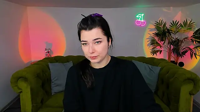 Snapshot of _Sun_Shy_ chatting on 10-27-25, 06:28  Sun Shy  online show from 10-27-25, 06:28