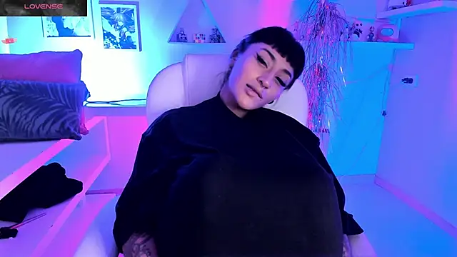 Valkiria ponce online show from 10-11-25, 05:28