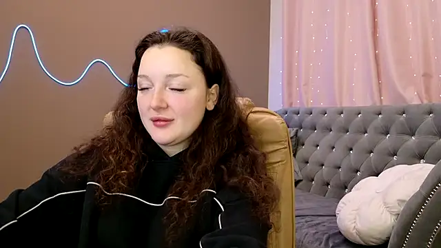 GloriNichols online show from 10-18-25, 05:10