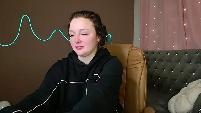 GloriNichols online show from 10-21-25, 05:19