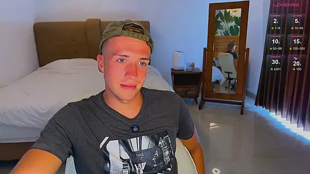 Snapshot of tommy_cumfinger chatting on 09-20-25, 04:35 tommy cumfinger online show from 09-20-25, 04:35