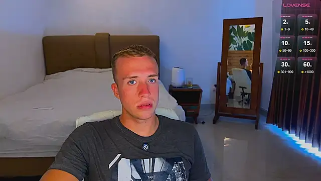 Snapshot of tommy_cumfinger chatting on 09-26-25, 03:43 tommy cumfinger online show from 09-26-25, 03:43