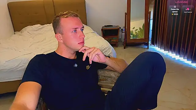 Snapshot of tommy_cumfinger chatting on 06-17-26, 01:41 tommy cumfinger online show from 06-17-26, 01:41