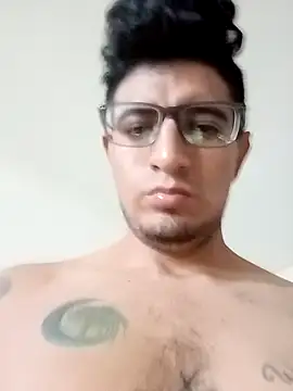 Snapshot of ale3J4a chatting on 10-30-25, 07:03 ale3J4a online show from 10-30-25, 07:03