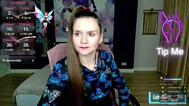 Snapshot of AriaGray chatting on 10-14-25, 01:39 AriaGray online show from 10-14-25, 01:39