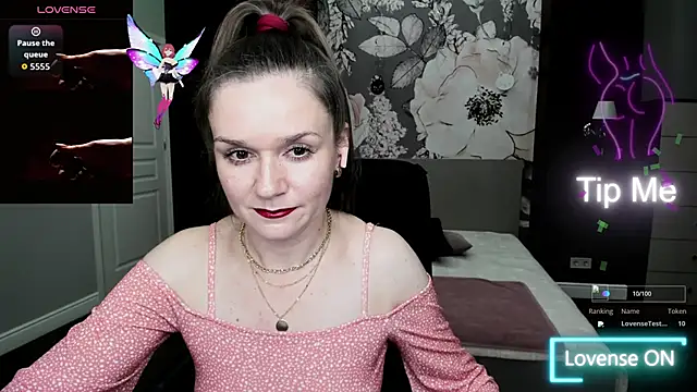 Snapshot of AriaGray chatting on 10-17-25, 08:22 AriaGray online show from 10-17-25, 08:22