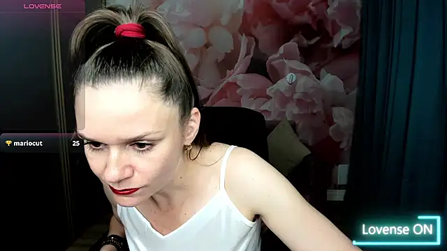 Snapshot of AriaGray chatting on 11-04-25, 05:17 AriaGray online show from 11-04-25, 05:17