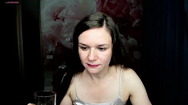 Snapshot of AriaGray chatting on 11-22-25, 02:43 AriaGray online show from 11-22-25, 02:43