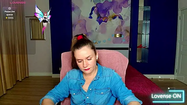 Snapshot of AriaGray chatting on 11-22-25, 03:22 AriaGray online show from 11-22-25, 03:22