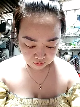 Snapshot of VyOanh2K chatting on 02-23-25, 10:28 VyOanh2K online show from 02-23-25, 10:28