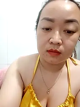 Snapshot of VyOanh2K chatting on 03-03-25, 05:29 VyOanh2K online show from 03-03-25, 05:29