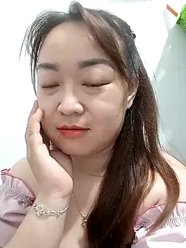 Snapshot of VyOanh2K chatting on 03-04-25, 02:21 VyOanh2K online show from 03-04-25, 02:21