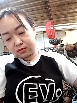 Snapshot of VyOanh2K chatting on 03-05-25, 02:57 VyOanh2K online show from 03-05-25, 02:57