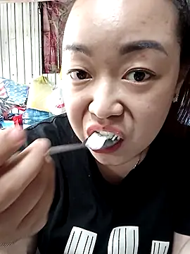 Snapshot of VyOanh2K chatting on 03-10-25, 06:27 VyOanh2K online show from 03-10-25, 06:27