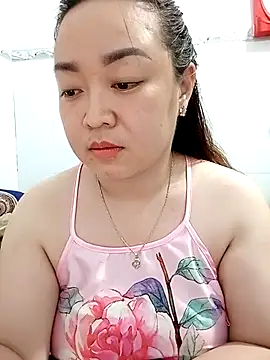 Snapshot of VyOanh2K chatting on 03-10-25, 02:16 VyOanh2K online show from 03-10-25, 02:16