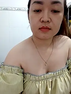 Snapshot of VyOanh2K chatting on 03-13-25, 07:06 VyOanh2K online show from 03-13-25, 07:06