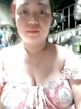 Snapshot of VyOanh2K chatting on 09-15-25, 01:11 VyOanh2K online show from 09-15-25, 01:11