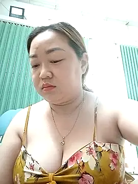 Snapshot of VyOanh2K chatting on 09-29-25, 04:06 VyOanh2K online show from 09-29-25, 04:06