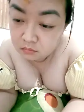 Snapshot of VyOanh2K chatting on 09-29-25, 04:12 VyOanh2K online show from 09-29-25, 04:12