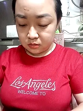 Snapshot of VyOanh2K chatting on 10-11-25, 08:35 VyOanh2K online show from 10-11-25, 08:35