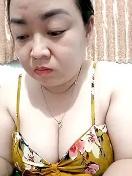 Snapshot of VyOanh2K chatting on 10-14-25, 01:01 VyOanh2K online show from 10-14-25, 01:01