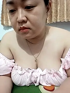 Snapshot of VyOanh2K chatting on 10-15-25, 02:06 VyOanh2K online show from 10-15-25, 02:06