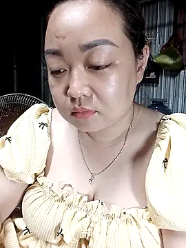 Snapshot of VyOanh2K chatting on 10-18-25, 12:50 VyOanh2K online show from 10-18-25, 12:50