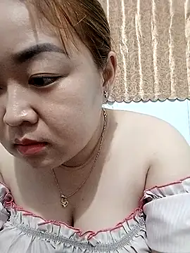 Snapshot of VyOanh2K chatting on 11-01-25, 04:31 VyOanh2K online show from 11-01-25, 04:31