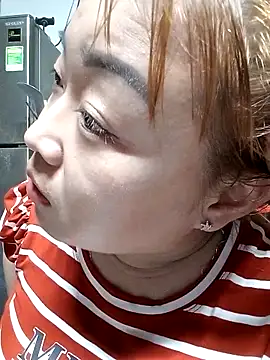 Snapshot of VyOanh2K chatting on 11-08-25, 04:18 VyOanh2K online show from 11-08-25, 04:18