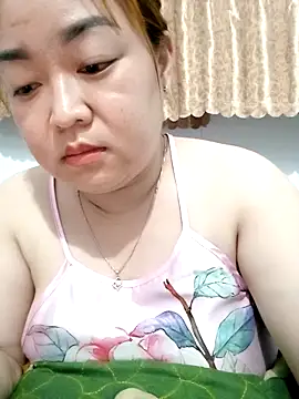 Snapshot of VyOanh2K chatting on 11-21-25, 03:44 VyOanh2K online show from 11-21-25, 03:44