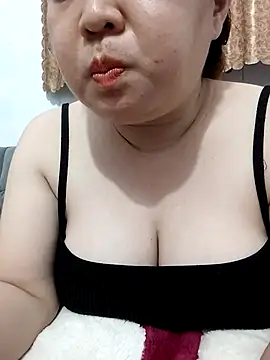 Snapshot of VyOanh2K chatting on 05-04-26, 04:03 VyOanh2K online show from 05-04-26, 04:03