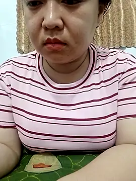 Snapshot of VyOanh2K chatting on 05-11-26, 01:00 VyOanh2K online show from 05-11-26, 01:00