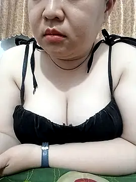 Snapshot of VyOanh2K chatting on 05-11-26, 04:04 VyOanh2K online show from 05-11-26, 04:04